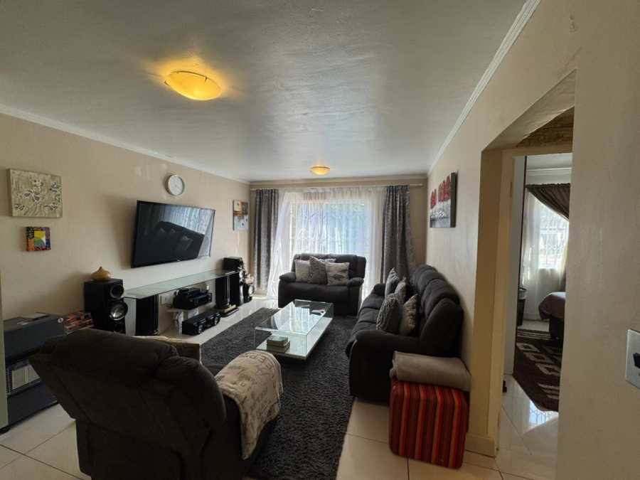 To Let 2 Bedroom Property for Rent in Royal Ascot Western Cape